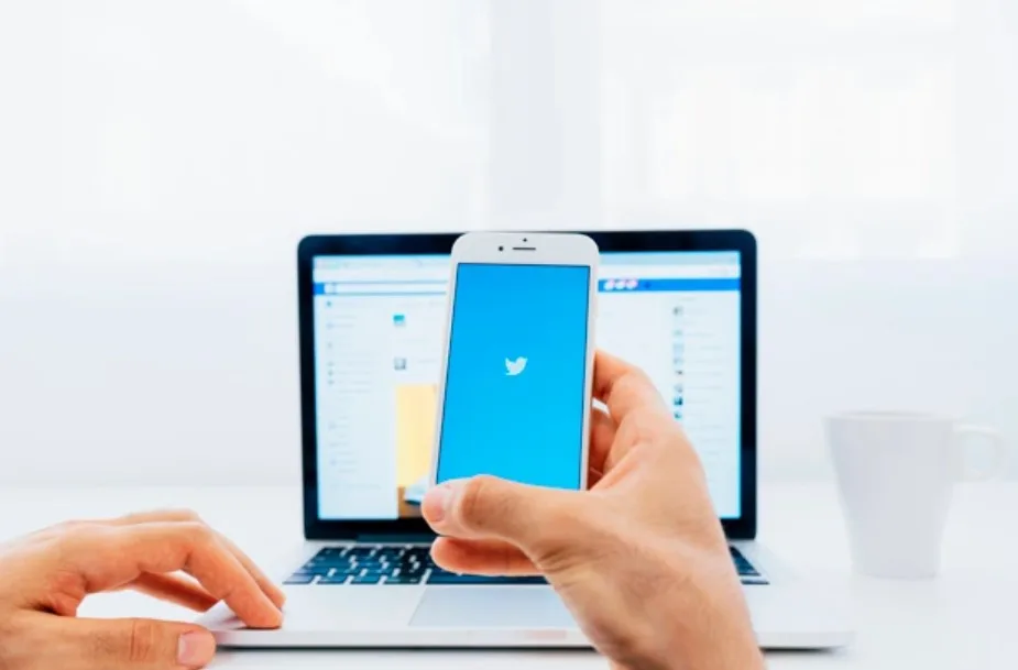 Perbedaan Followers Buzzer Twitter Dengan Followers Twitter Bot Server